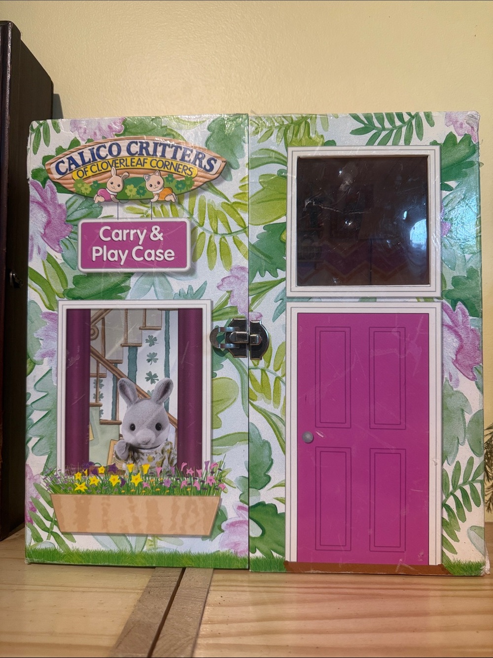 Calico Critters of cloverleaf corners carry and play case